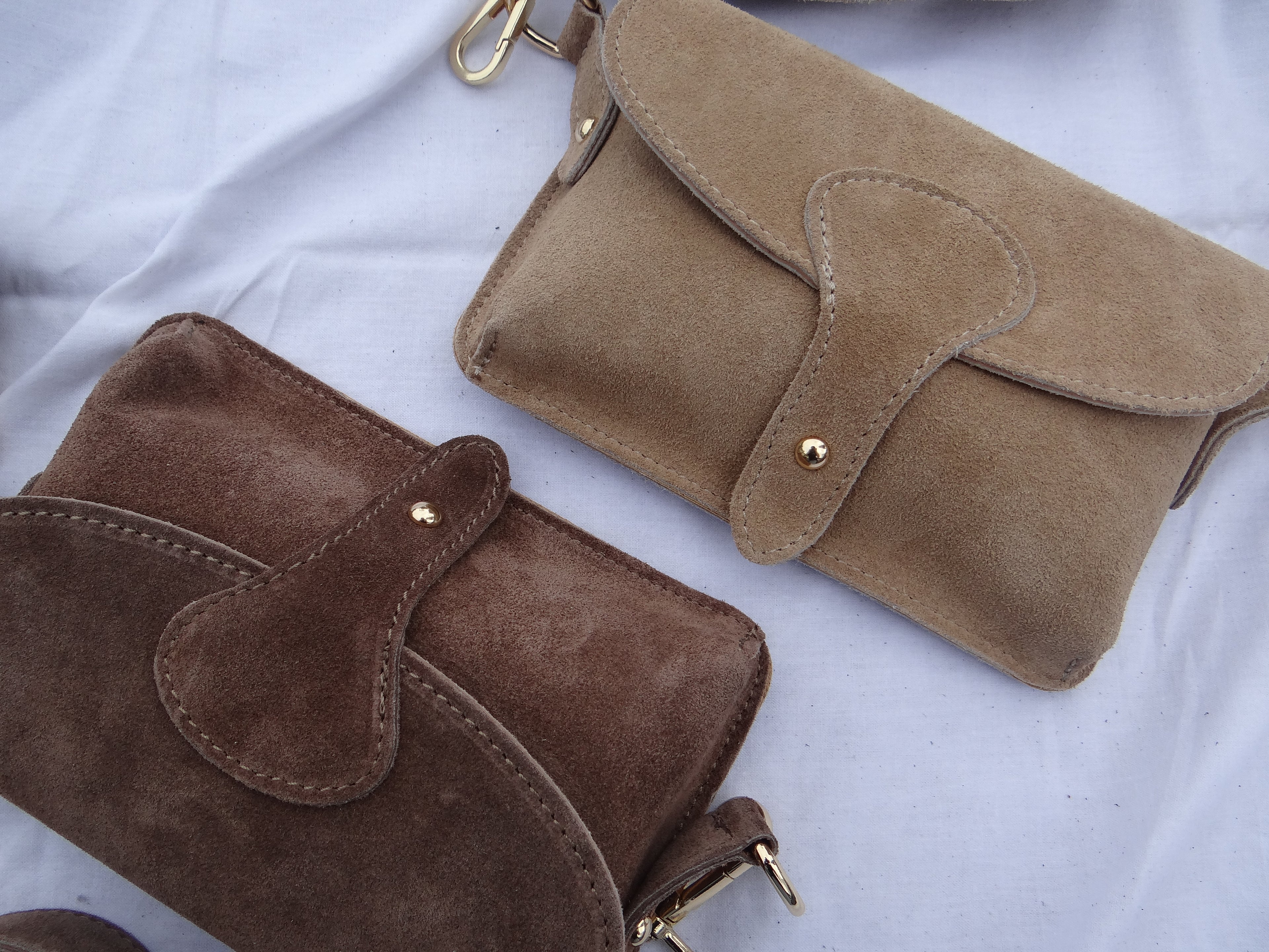 Sac Karine en cuir véritable beige et taupe bandoulière et porté épaule - Chez Ceane