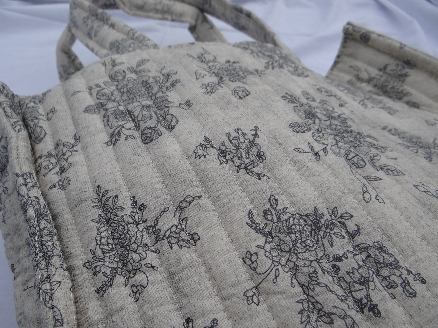 Motif noir et blanc fleurs sac cabas en tissus - Chez Ceane