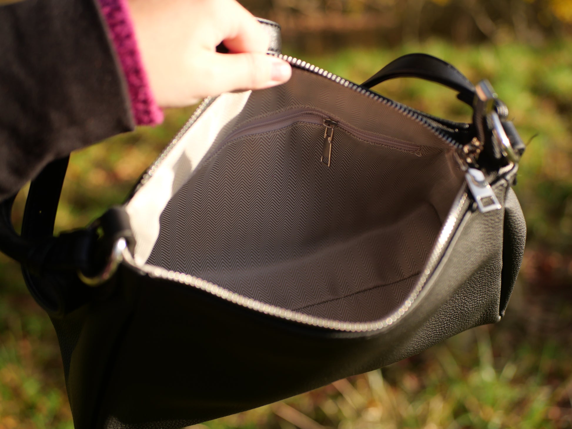 Interieur Sac noir simple basique cuir chez ceane 