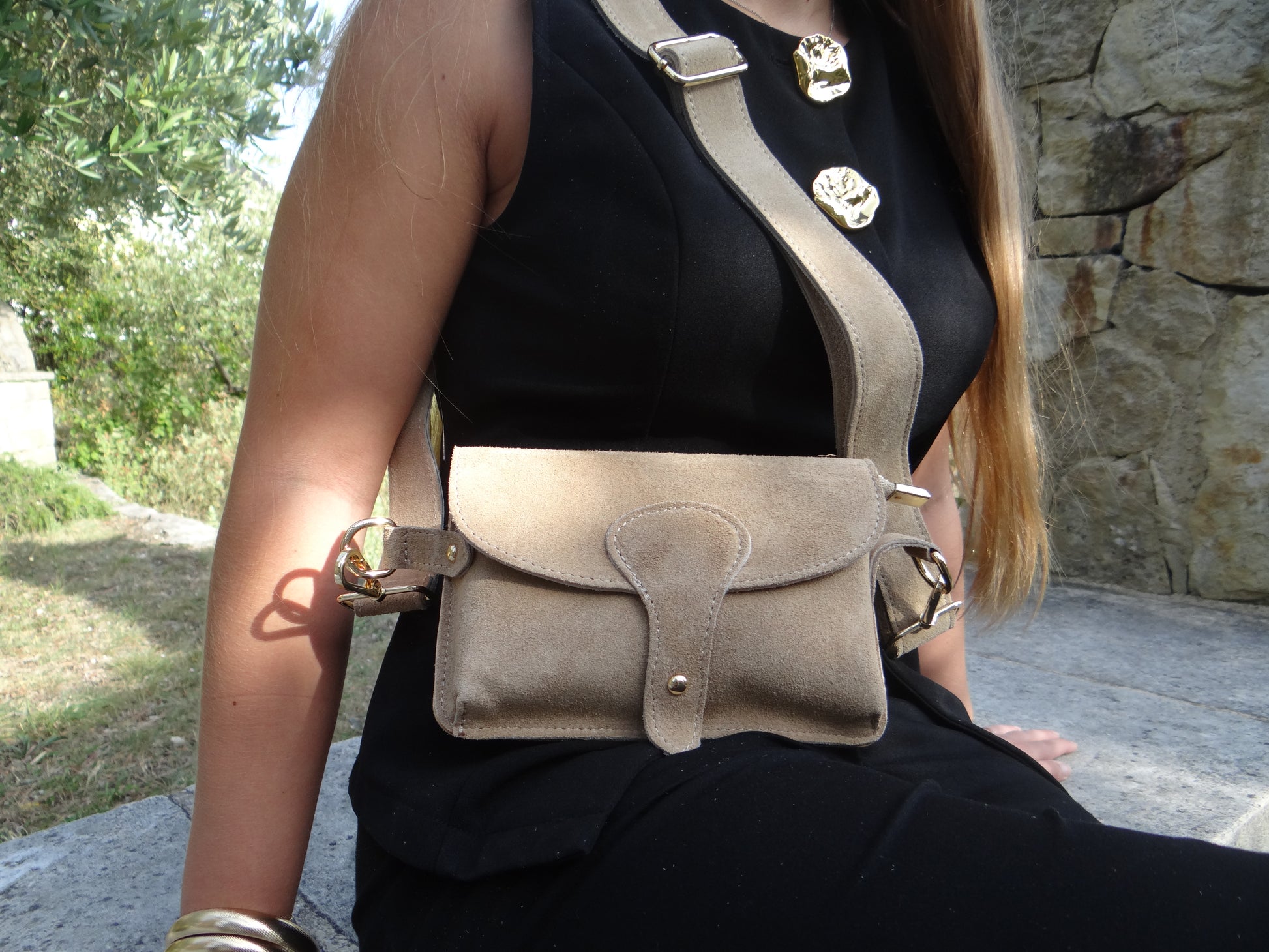 Sac à main, bandoulière, karine beige en cuir véritable / daim - Chez Céane 