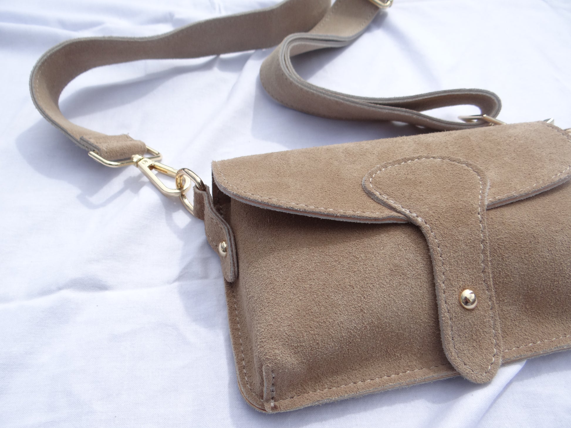 Sac en cuir véritable beige et taupe bandoulière et porté épaule - Chez Ceane