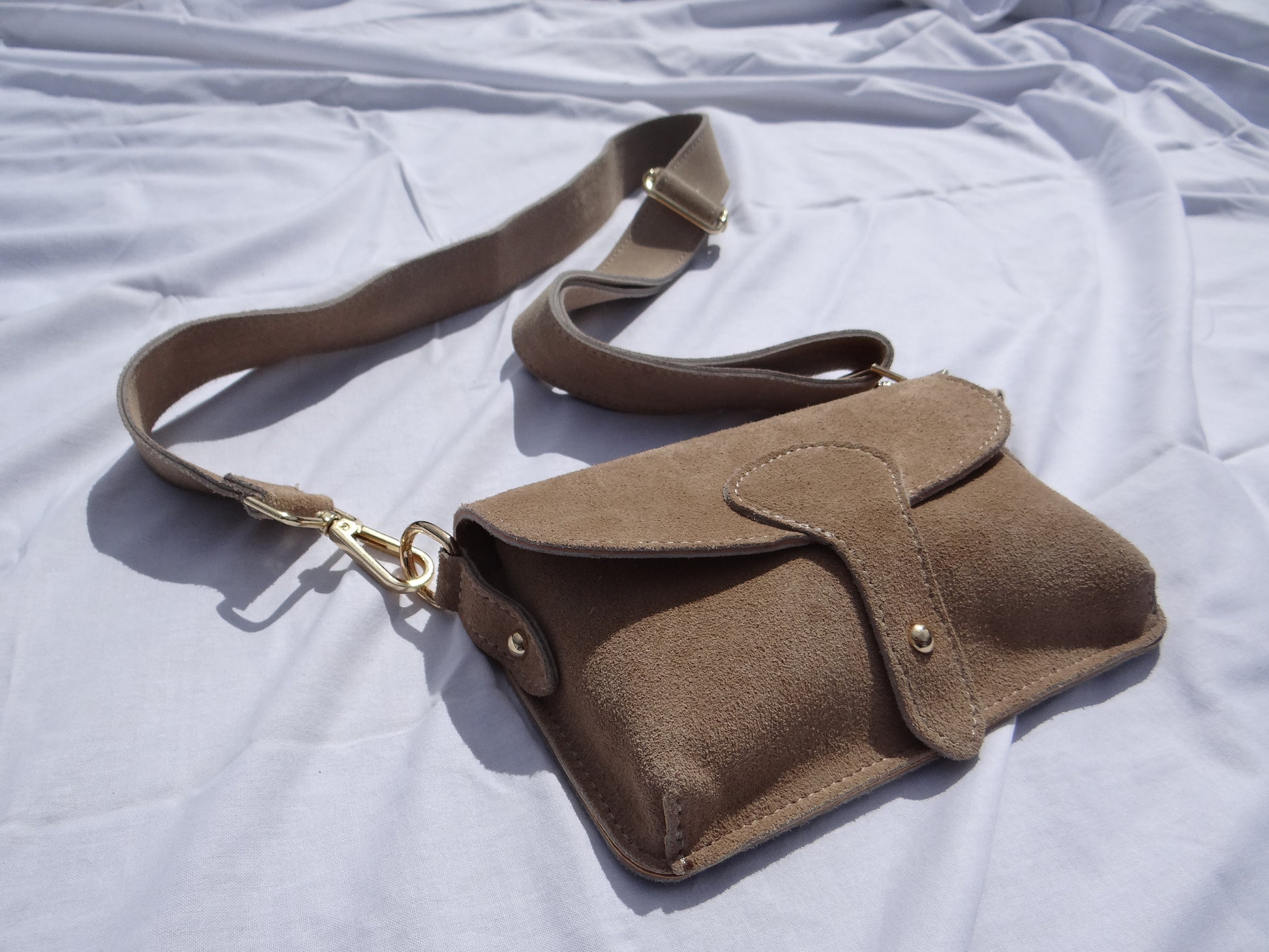 Sac en cuir véritable beige et taupe bandoulière et porté épaule - Chez Ceane