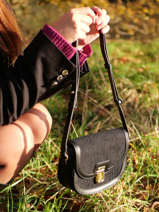 Sac noir porte epaule et bandouliere daim cuire chez ceane 