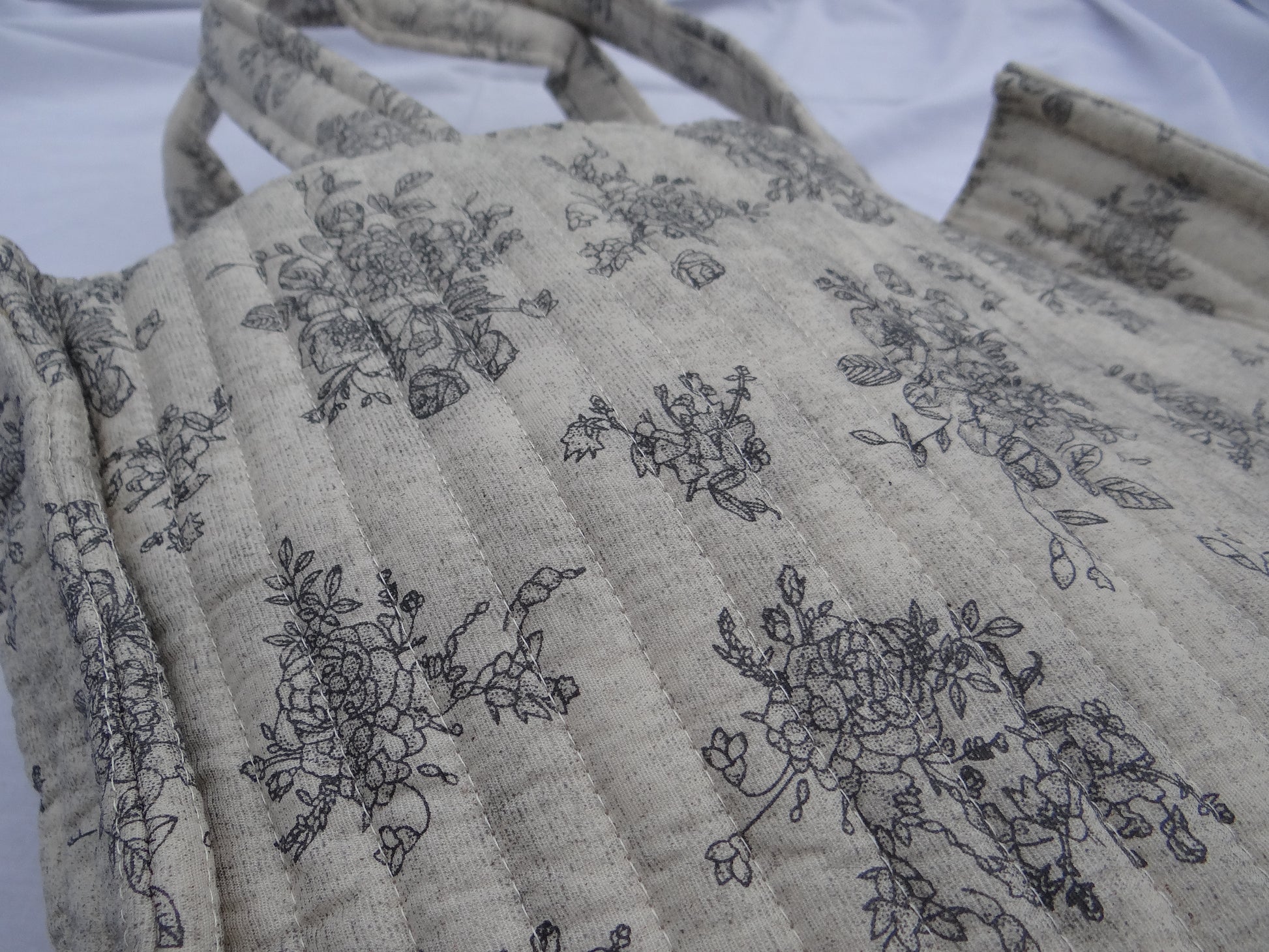 Motif noir et blanc fleurs sac cabas en tissus - Chez Ceane